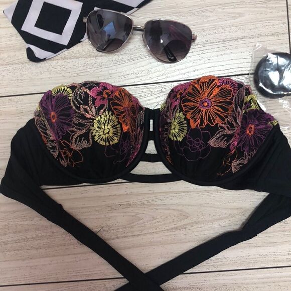 NWT Xhilaration embroidered push-up bikini top - Picture 1 of 8